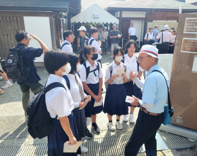 ③ (9)