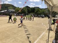 決勝審判 「頑張れ」応援しながら 決勝審判 「頑張れ」応援しながら